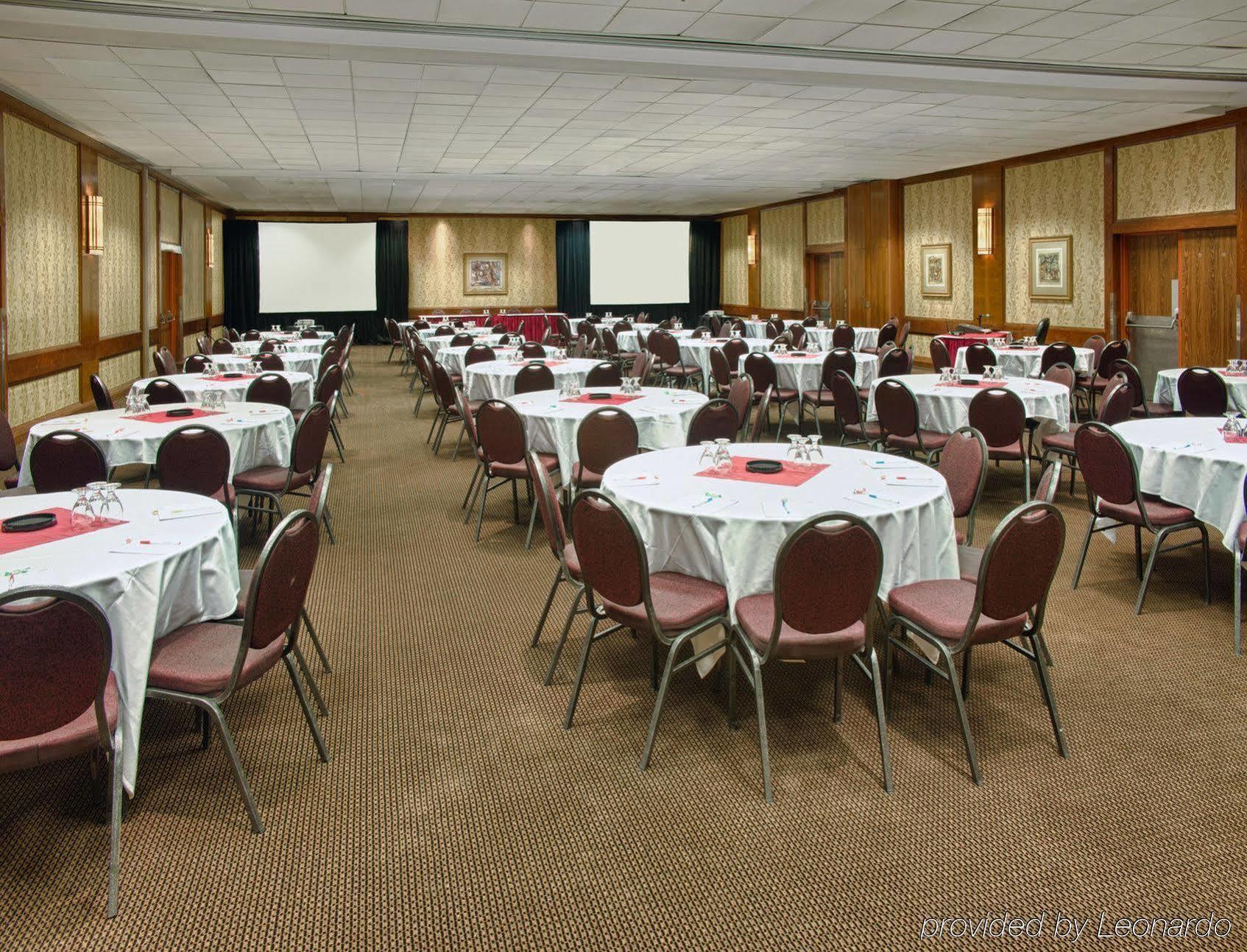 מיסיסאוגה Four Points By Sheraton Toronto Airport מראה חיצוני תמונה