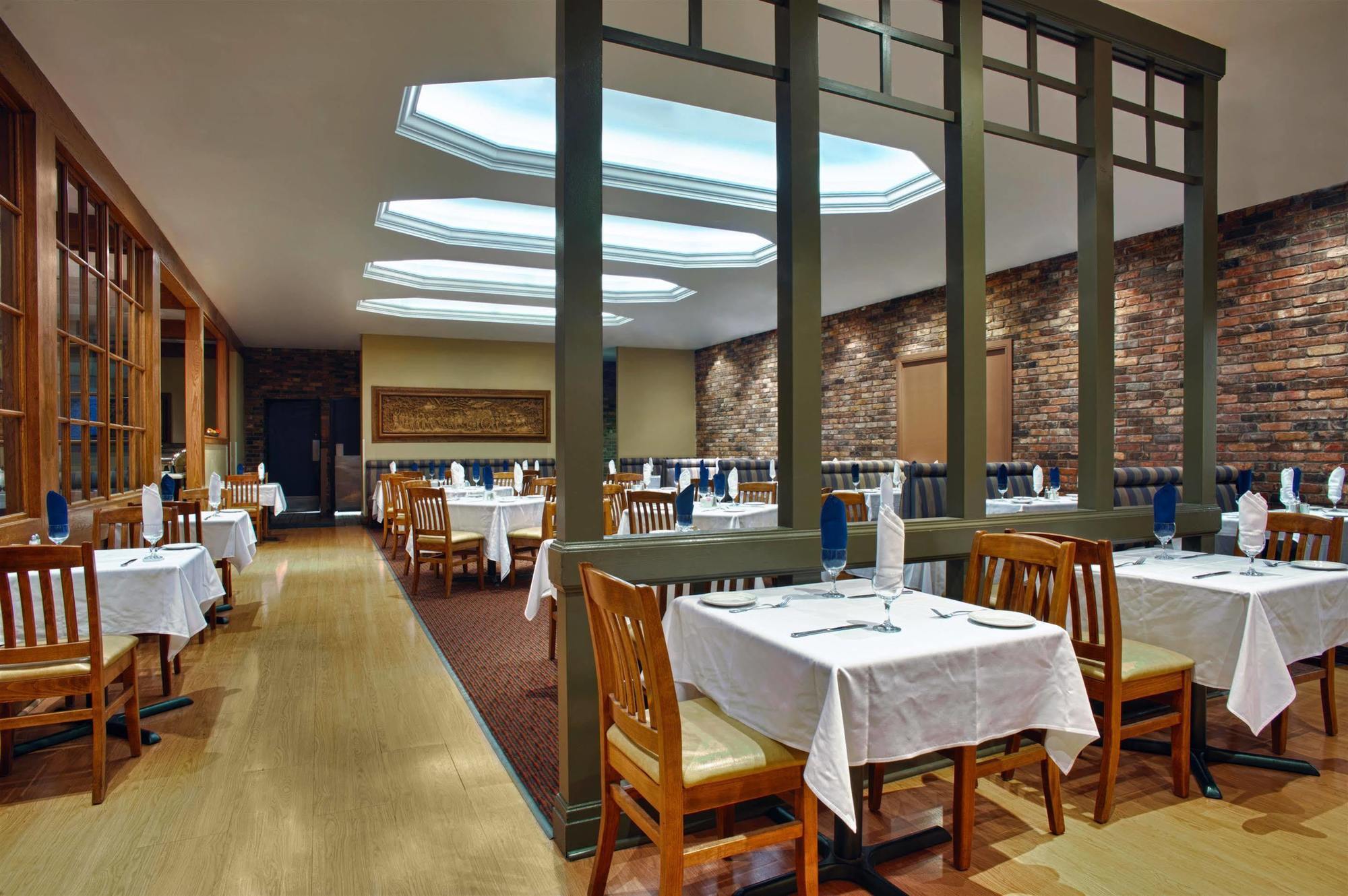 מיסיסאוגה Four Points By Sheraton Toronto Airport מראה חיצוני תמונה