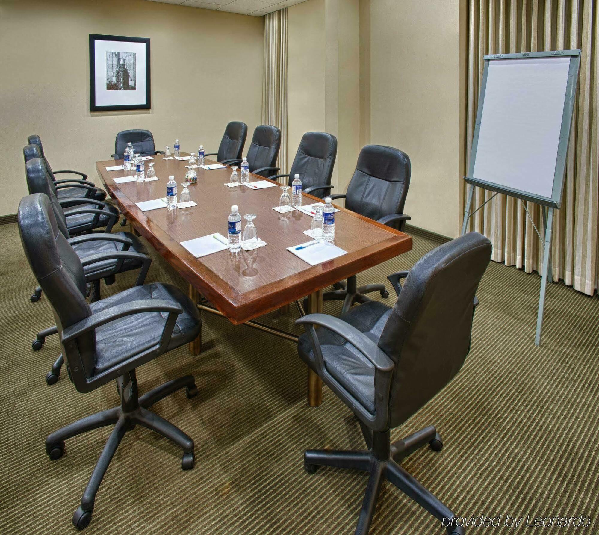 מיסיסאוגה Four Points By Sheraton Toronto Airport מראה חיצוני תמונה